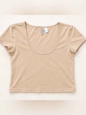 H&M Divided Beige Scoop-Neck Crop Top / Nude Basic Tee / Tshirt / Neutral